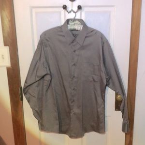 Wrinkle free SATEEN silver/grey dress shirt. Men’s